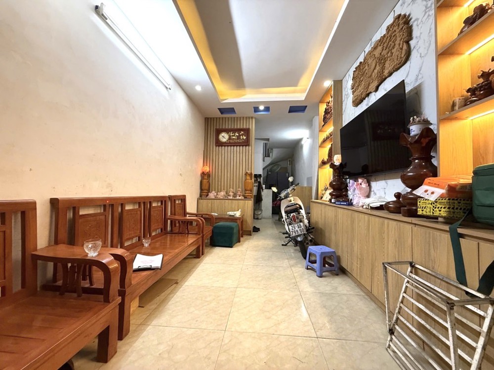 TRUNG TÂM CẦU GIẤY - 5 TẦNG DÂN XÂY – NGÕ THÔNG TỨ TUNG- Ô TÔ TRÁNH _ 5 TẦNG – 30M2 – 7,2 TỶ