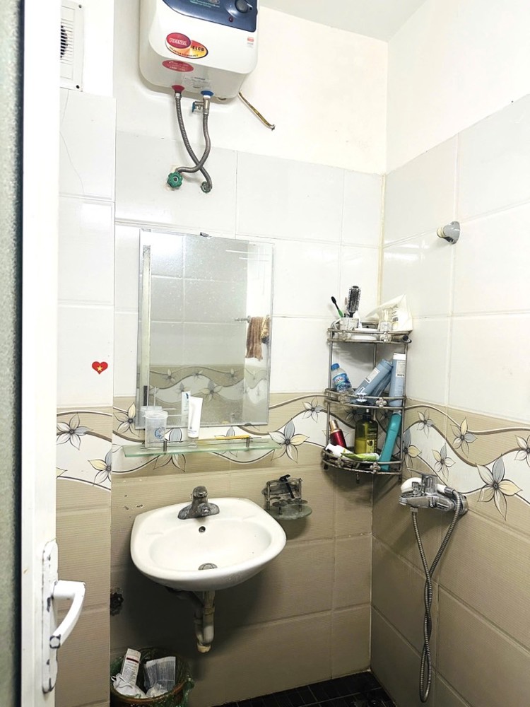 TRUNG TÂM CẦU GIẤY - 5 TẦNG DÂN XÂY – NGÕ THÔNG TỨ TUNG- Ô TÔ TRÁNH _ 5 TẦNG – 30M2 – 7,2 TỶ