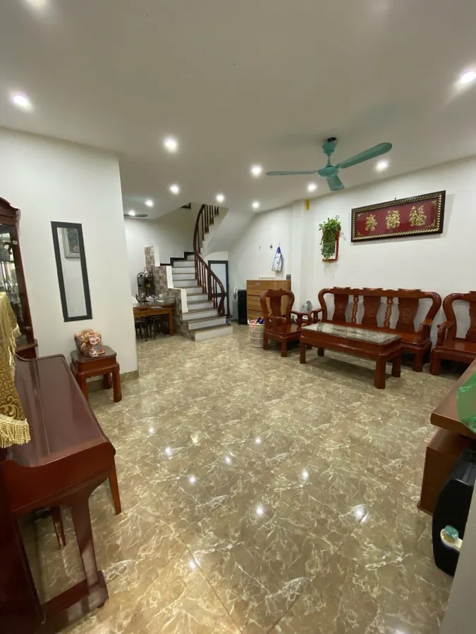 BÁN NHÀ RIÊNG Phố Gia Quất 55m2 X 4 Tầng ,MT 8m, 9.15 Tỷ Long Biên Hà Nội