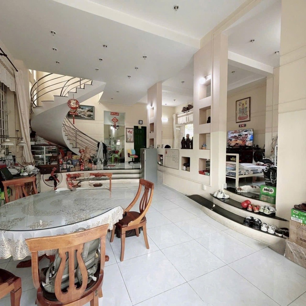 Bán nhà mặt tiền 23x28m giá 18 tỷ Lê Thị Hà