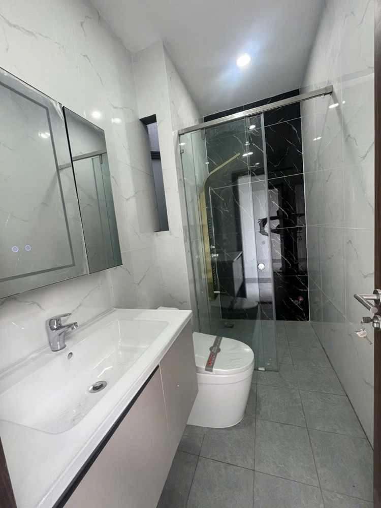 Bán nhà 1 Trệt 1 Lầu,đường nhựa 2 xe hơi,SHR hoàn công,gần Cầu Hang