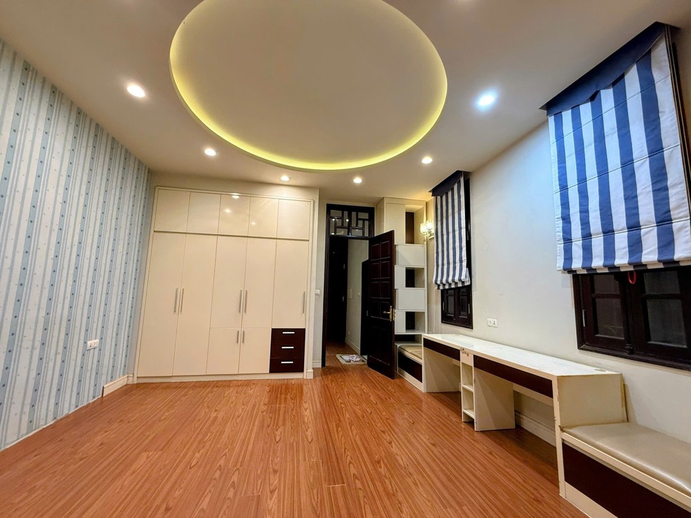 Biệt thự Tân cổ Hoàng Đạo Thành; Lô góc 95m*4 tầng*MT 6m; ô trô tránh. Nhỉnh 29 tỷ
