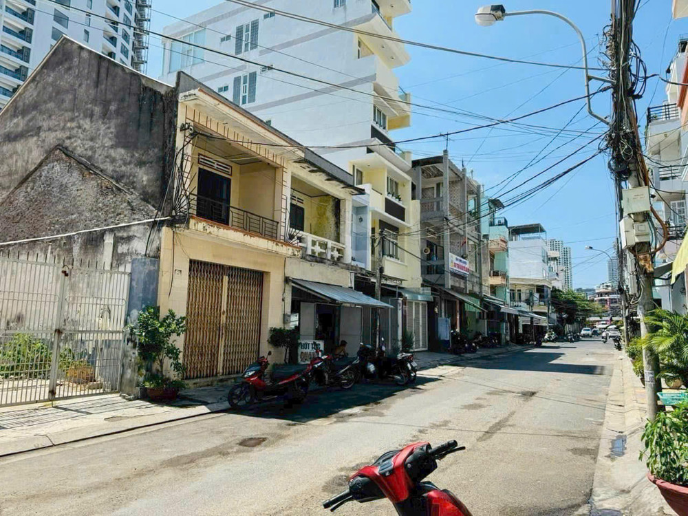 Bán đất có nhà cũ mặt tiền đường Phan Đình Phùng Diện tích 204m2  Giá chỉ 20tỷ có TL