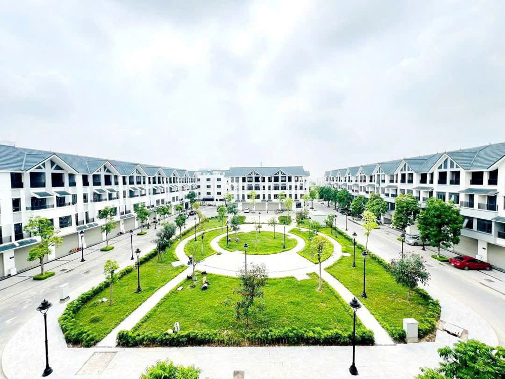 BÁN NHANH - LÔ LIỀN KỀ - HINDO NE - VỊ TRÍ ĐẸP SÁT CHỤC 30M - GẦN ĐƯỜNG 3.5.
GIÁ CHỈ 16X TÝ LÀ ĐÃ
