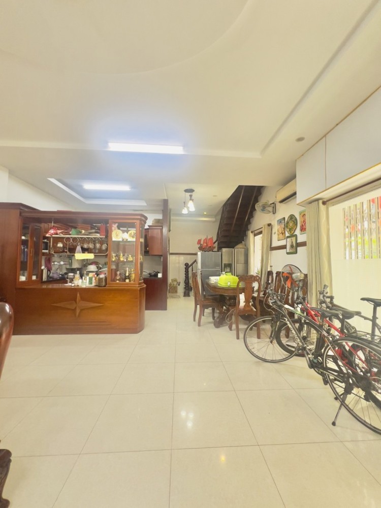 Bán nhà Dương Đức Hiền, Tân Phú - 65m2, Ngang 6.12m - Hẻm 6m thông xe tải