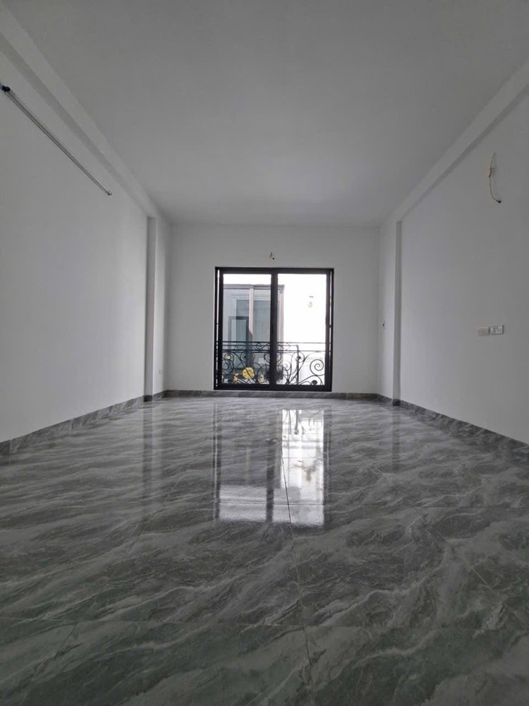 BÁN NHÀ BÁT KHỐI LONG BIÊN-MỚI TOANH-NGÕ OTO THÔNG-32M-NHỈNH 5 TỶ(TL)