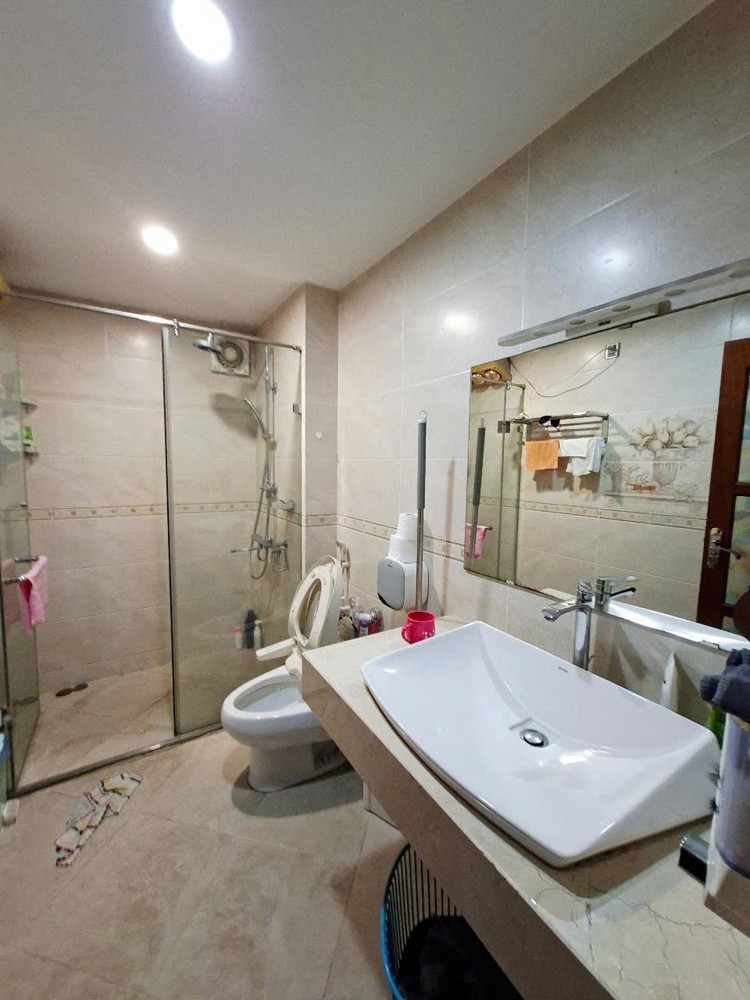 Nhỉnh 28 tỷ. Nhà Phân lô Lê Trọng Tấn 88m*5 tầng*MT 5m; Ga ra ô tô, ngõ ô tô, sân chơi thể thao