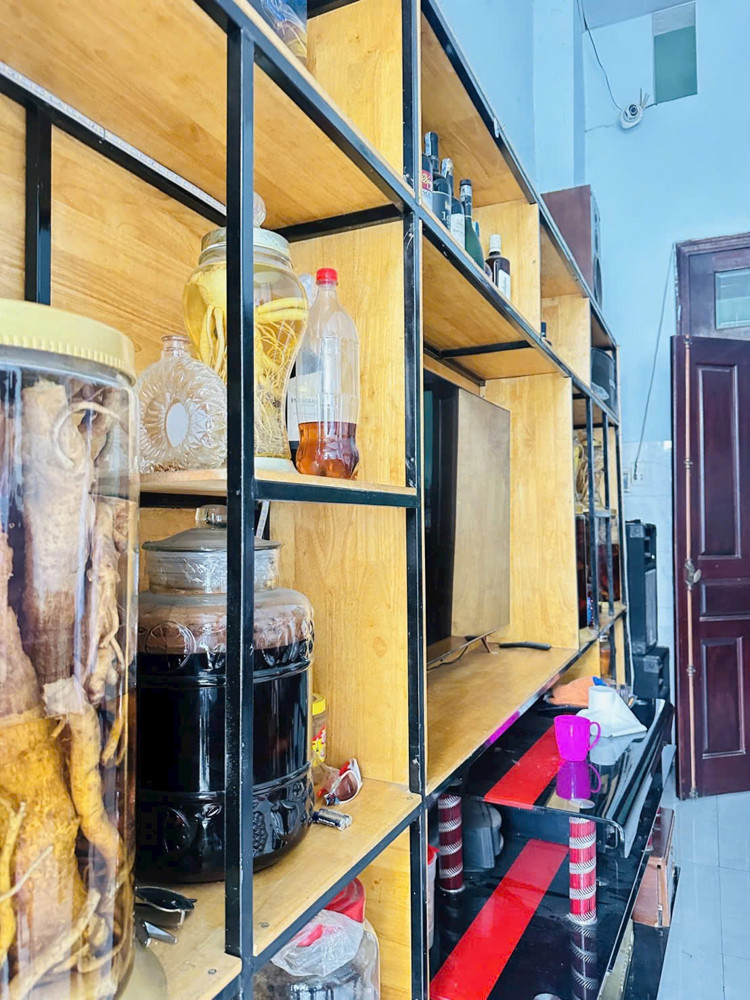 NHÀ 1 TRỆT 1 LỬNG MẶT TIỀN ĐƯỜNG THÔNG PHAN ĐĂNG LƯU DĨ AN, ĐỐI DIỆN TRƯỜNG MẦM NON, SÂN Ô TÔ DÀI