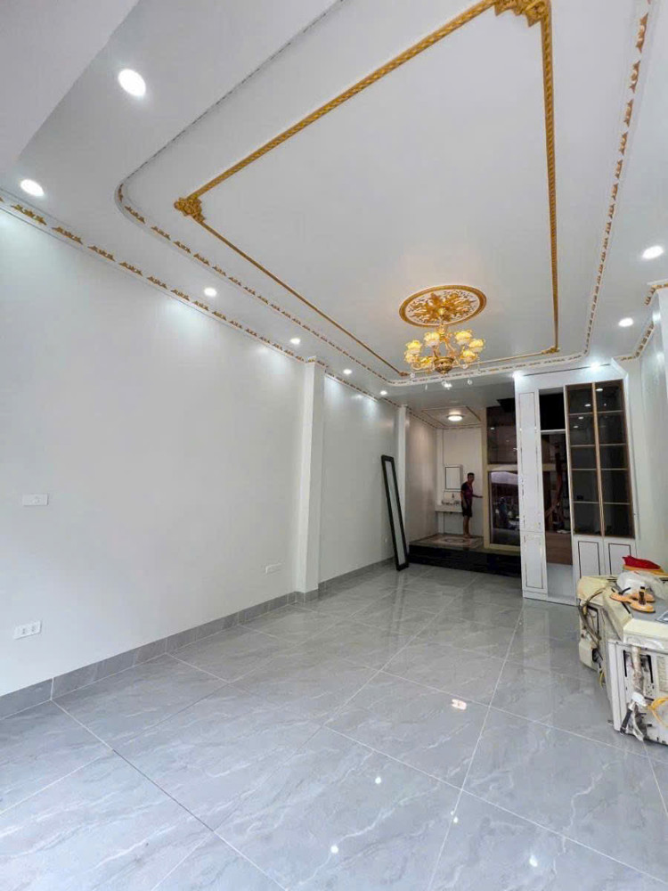 Bán nhà mặt chợ Phương Mai - Ngõ Ô tô kinh doanh sầm uất - Thông các ngả - 5 tầng Ô chờ thang máy