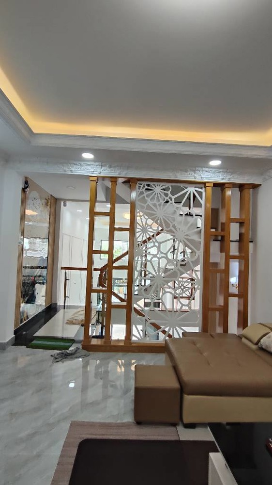 Tiếp tục lên siêu phẩm nhà 5 tầng nằm trong ngõ thông tại đường TL422B với mức giá cực kì bình dân