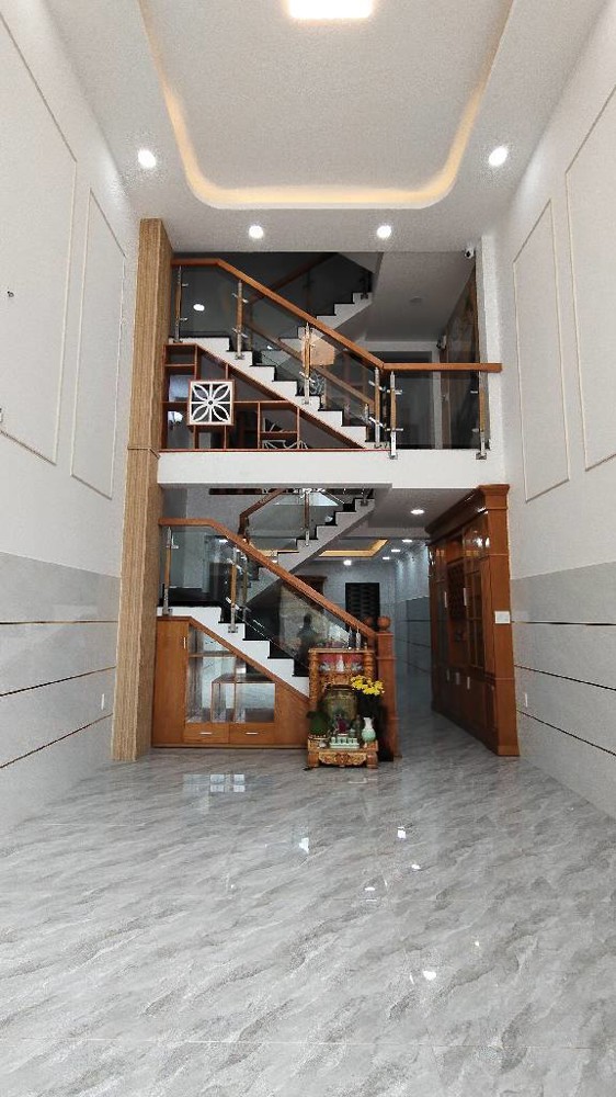 Tiếp tục lên siêu phẩm nhà 5 tầng nằm trong ngõ thông tại đường TL422B với mức giá cực kì bình dân