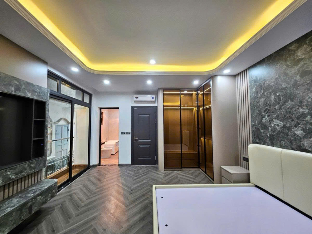 NHÀ MỚI 6 TẦNG THANG MÁY - TRUNG TÂM BỒ ĐỀ LONG BIÊN