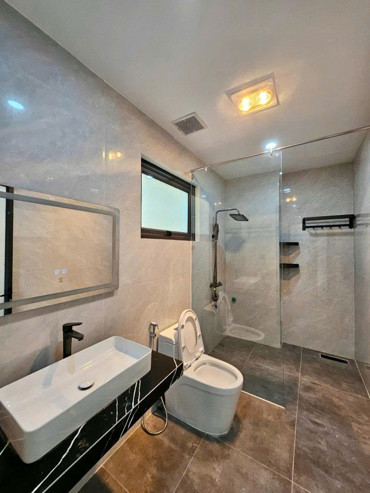 NHÀ MỚI 6 TẦNG THANG MÁY - TRUNG TÂM BỒ ĐỀ LONG BIÊN