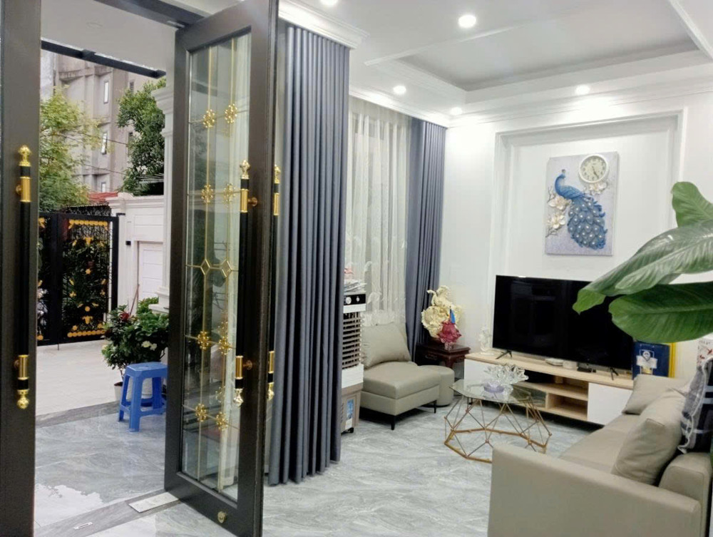 LONG BIÊN BÁN BIỆT THỰ MINI SÂN VƯỜN - VỊ TRÍ TRUNG TÂM - 3 THOÁNG