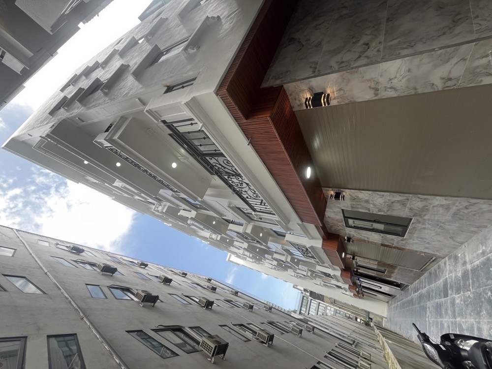 DUY NHẤT CĂN NHÀ PHÂN LÔ THANG MÁY- VIEW HỒ TÂY-DÒNG TIỀN ĐỈNH_ 7 TẦNG - 38M2-13,5 TỶ
