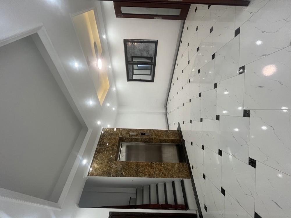 DUY NHẤT CĂN NHÀ PHÂN LÔ THANG MÁY- VIEW HỒ TÂY-DÒNG TIỀN ĐỈNH_ 7 TẦNG - 38M2-13,5 TỶ