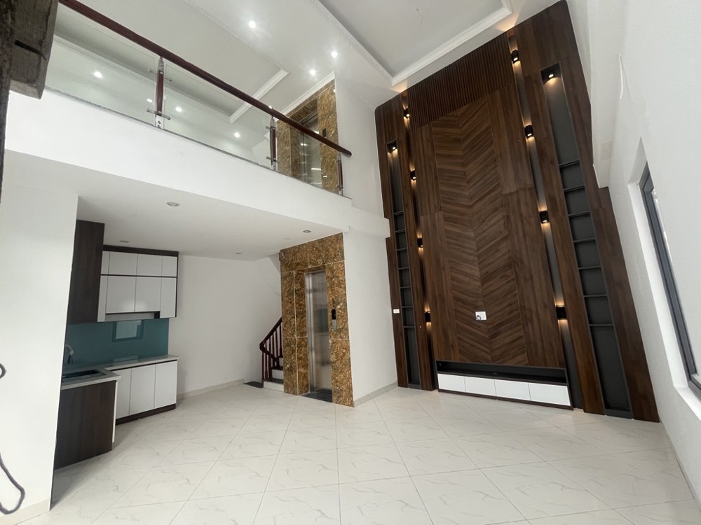 DUY NHẤT CĂN NHÀ PHÂN LÔ THANG MÁY- VIEW HỒ TÂY-DÒNG TIỀN ĐỈNH_ 7 TẦNG - 38M2-13,5 TỶ