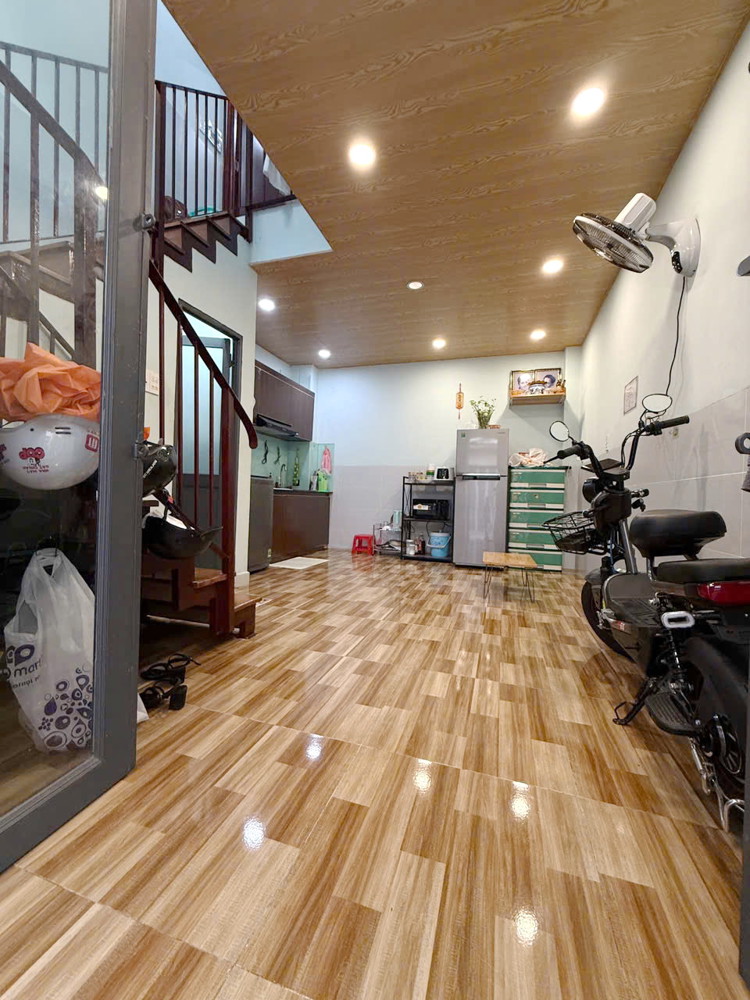 Bán 2 tầng hẻm ba gác Dương Bá Trạc P. Chánh Hưng. Giá 3,38 tỷ TL
