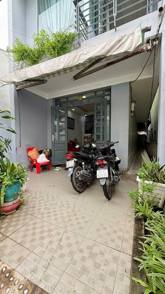 nhà q7 nở hậu 4,5x23, gần mặt tiền, sân trước sau, 2 phòng trọ riêng – 7,5 tỷ