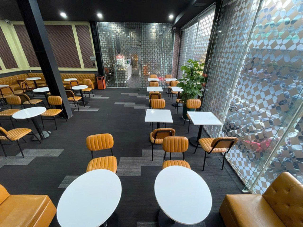 Quận 1 ! MẶT BẰNG ĐẸP LẮM ! CHO THUÊ TẦNG 1, 2, 3 và TRỆT , DT : 180 m2 ( mỗi tầng ) Tel :
