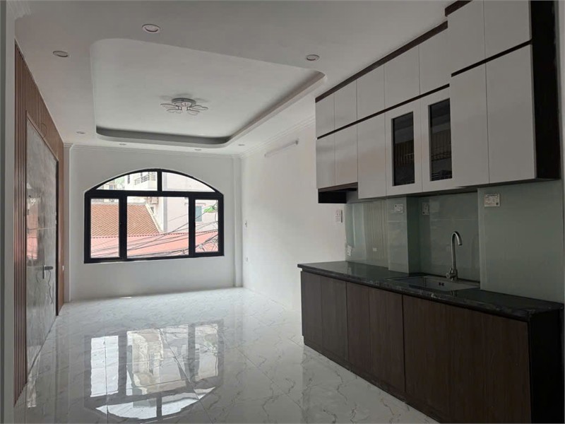 BÁN NHÀ THẠCH BÀN - ĐƯỜNG  RỘNG THÊNH THANG – 43M  KINH DOANH BẤT CHẤP  – 5 TẦNG THANG MÁY  – 8,8 TỶ