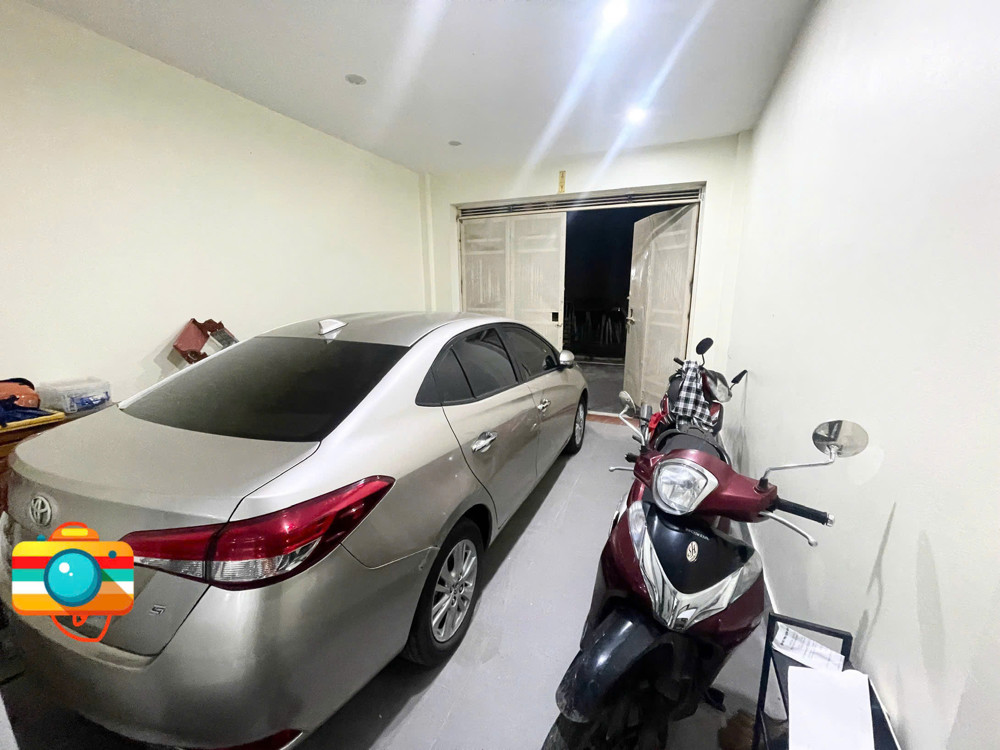 Ccần bán căn nhà 5 tầng ở đức thượng hoài đức .hà nội.
Nhà dân xây 5 tầng thang máy .kin cố. ô tô