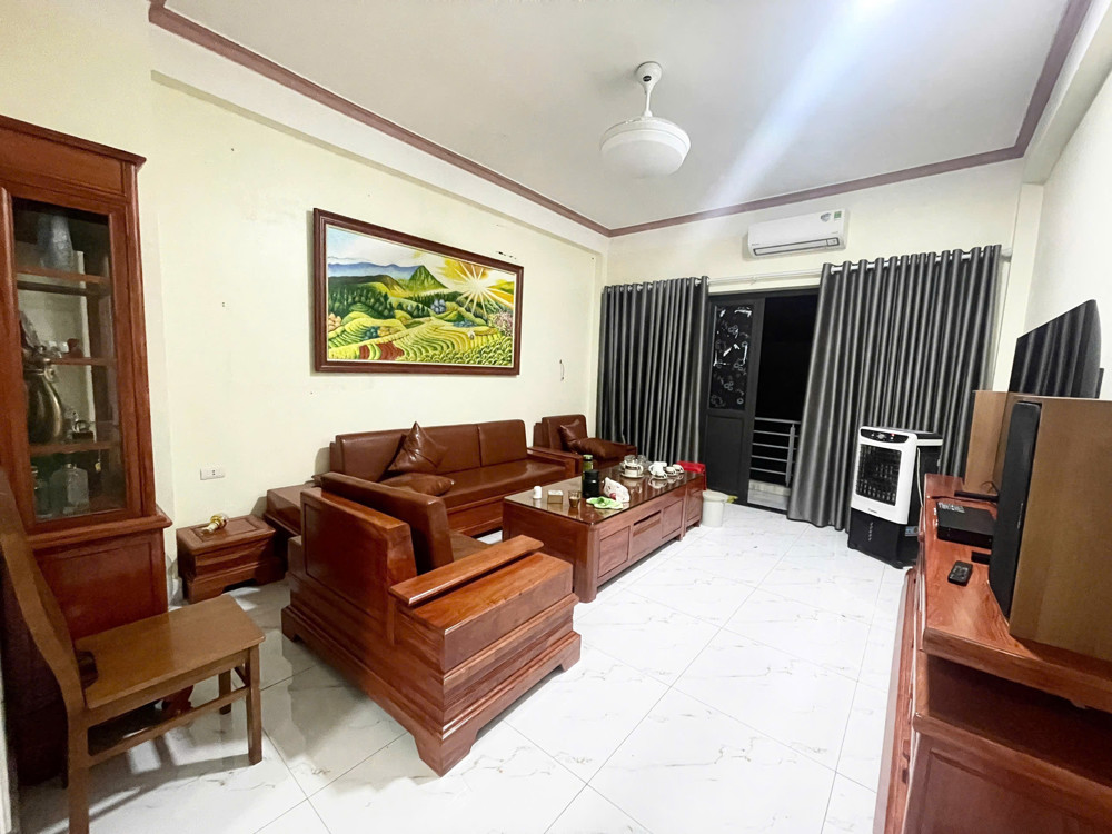 Ccần bán căn nhà 5 tầng ở đức thượng hoài đức .hà nội.
Nhà dân xây 5 tầng thang máy .kin cố. ô tô