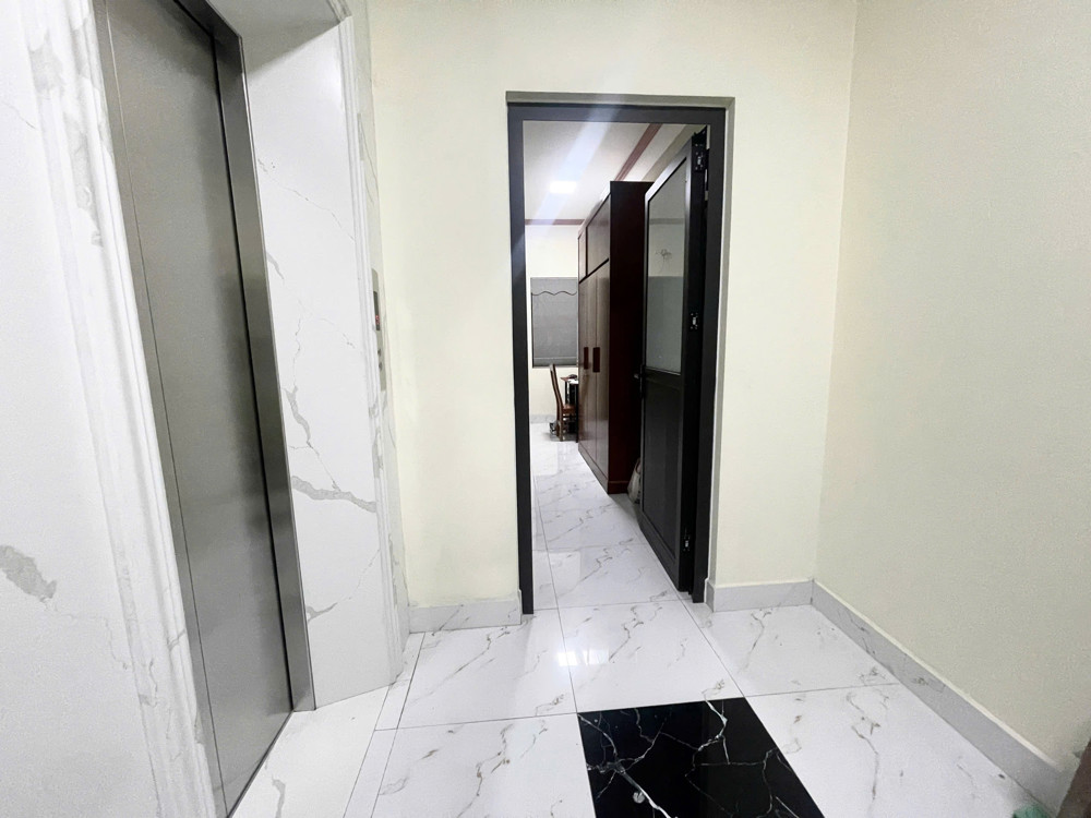 Ccần bán căn nhà 5 tầng ở đức thượng hoài đức .hà nội.
Nhà dân xây 5 tầng thang máy .kin cố. ô tô