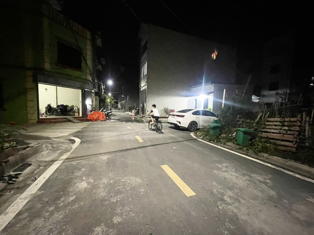 Ccần bán căn nhà 5 tầng ở đức thượng hoài đức .hà nội.
Nhà dân xây 5 tầng thang máy .kin cố. ô tô