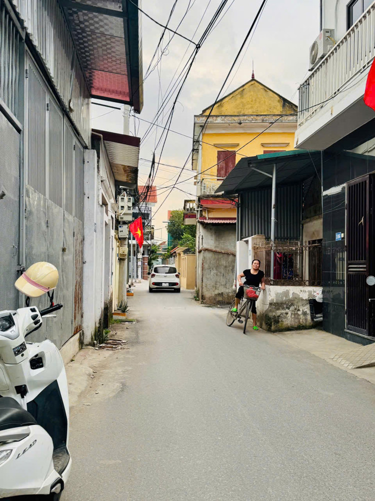NHÀ ĐẸP - TRỤC TRÍNH KINH DOANH- ĐỨC THƯỢNG- HOÀI ĐỨC- HÀ NỘI.
DIỆN TÍCH ;63M NHÀ 2 TẦNG. SÁT CHỢ