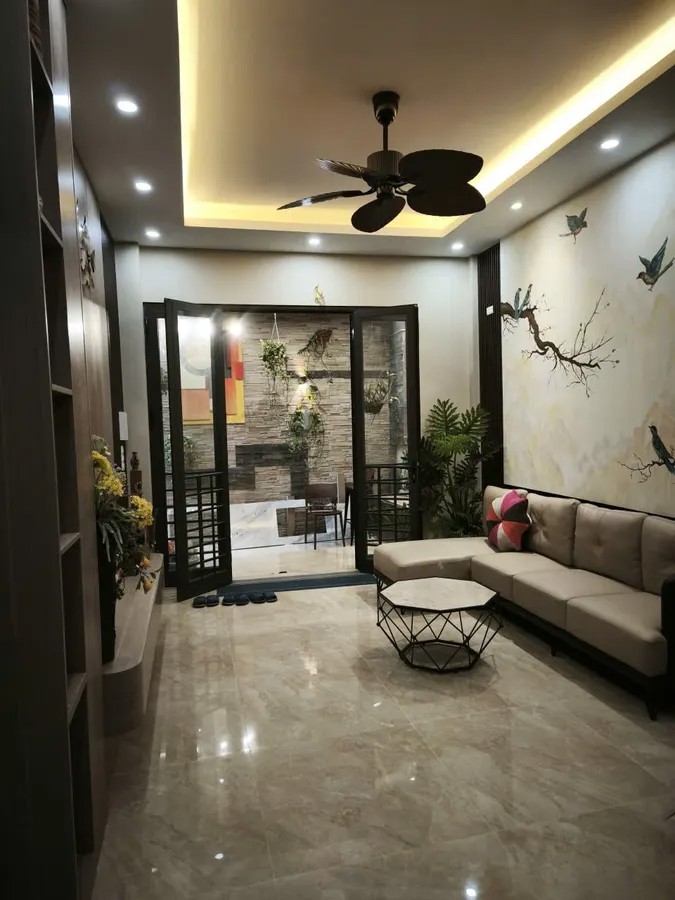BAN NHÀ RIÊNG Ô TÔ ĐỖ CỬA PHỐ Nguyễn Văn Cừ 48 m2 X 5 Tầng MT 4.5 m,10.5 tỷ Long Biên Hà Nội