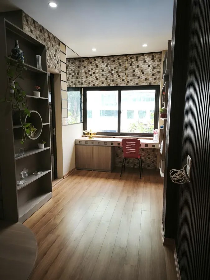 BAN NHÀ RIÊNG Ô TÔ ĐỖ CỬA PHỐ Nguyễn Văn Cừ 48 m2 X 5 Tầng MT 4.5 m,10.5 tỷ Long Biên Hà Nội
