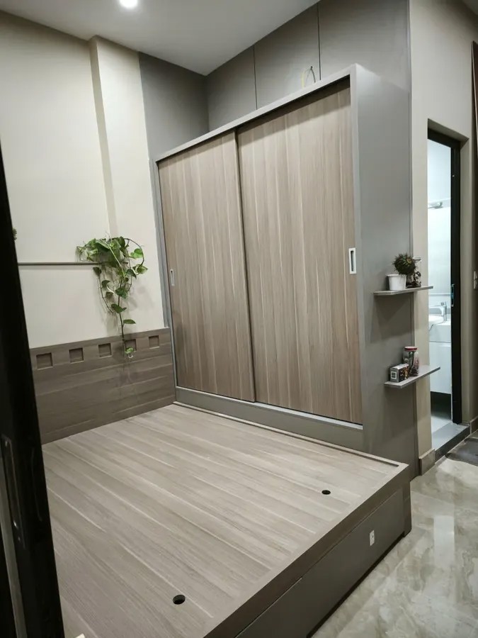 BAN NHÀ RIÊNG Ô TÔ ĐỖ CỬA PHỐ Nguyễn Văn Cừ 48 m2 X 5 Tầng MT 4.5 m,10.5 tỷ Long Biên Hà Nội