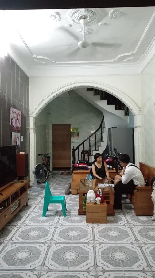 Bán nhà ngõ Ngọc Lâm, Long Biên, 49m2, 3 tầng, 2PN, sổ đỏ chính chủ. Giá 14.3 tỷ.KINH DOAMH- Ô TÔ
