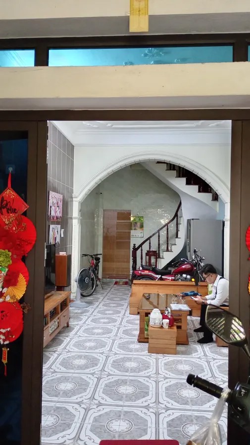 Bán nhà ngõ Ngọc Lâm, Long Biên, 49m2, 3 tầng, 2PN, sổ đỏ chính chủ. Giá 14.3 tỷ.KINH DOAMH- Ô TÔ