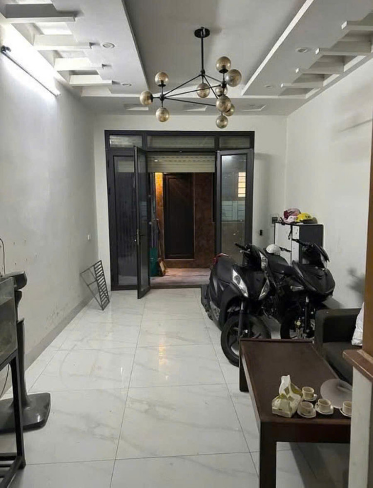 Bán nhà trong ngõ phố Quan Nhân -  33m 5 tầng 8,05 tỷ ba gác thông - Sổ đỏ vuông vắn