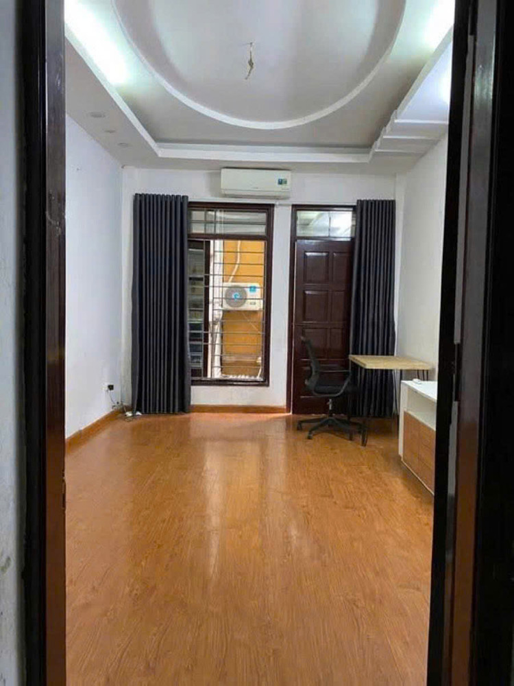 Bán nhà trong ngõ phố Quan Nhân -  33m 5 tầng 8,05 tỷ ba gác thông - Sổ đỏ vuông vắn