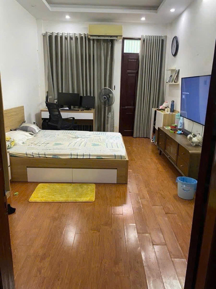 Bán nhà trong ngõ phố Quan Nhân -  33m 5 tầng 8,05 tỷ ba gác thông - Sổ đỏ vuông vắn