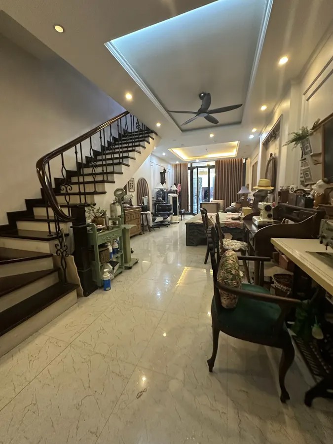 NHÀ MỚI- ĐẸP 5 TẦNG Phố Ngọc Thụy 61m2 mặt tiền 4.2m X 11.9 Tỷ Long Biên Hà Nội