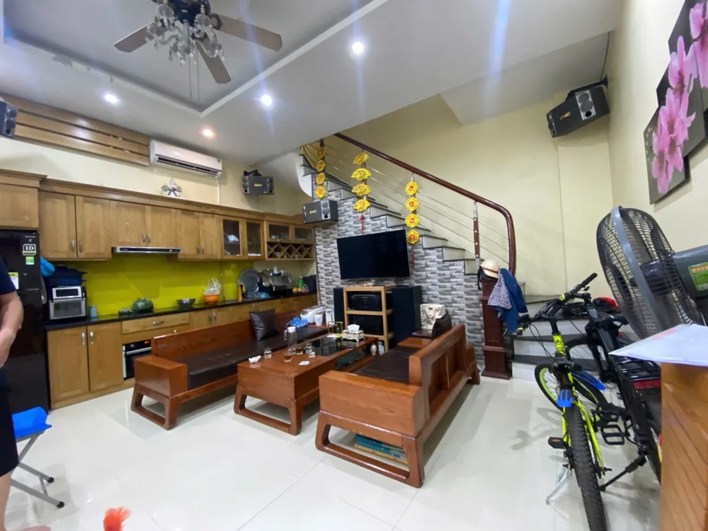 Bán nhà ngõ Đàm Quang Trung, Long Biên, 30m2 x 4 tầng, 4PN, Sổ Đỏ, 8.5 tỷ.Ô TÔ ĐỖ CỬA