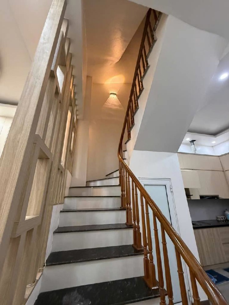 Bán nhà Hồ Tùng Mậu, 38m2, 5 tầng, gần Cầu Diễn, cách ô tô 1 nhà, giá 7,6 tỷ
