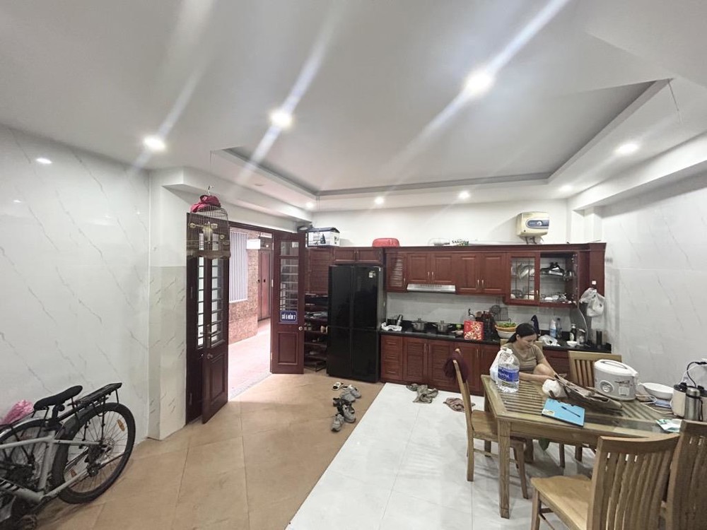 Bán nhà Phú Diễn, 33m2, 5 tầng mới đẹp, gần mặt phố, ngõ thông, giá 6,3 tỷ