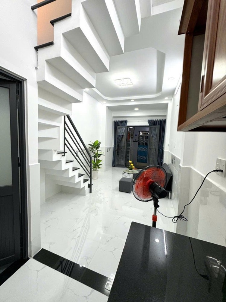 Gần Chợ–Hẻm 3.5m Thông 27m² (3.2x8,4)–2Tầng Mới 100%–Ở Ngay Nhỉnh 3 Tỷ