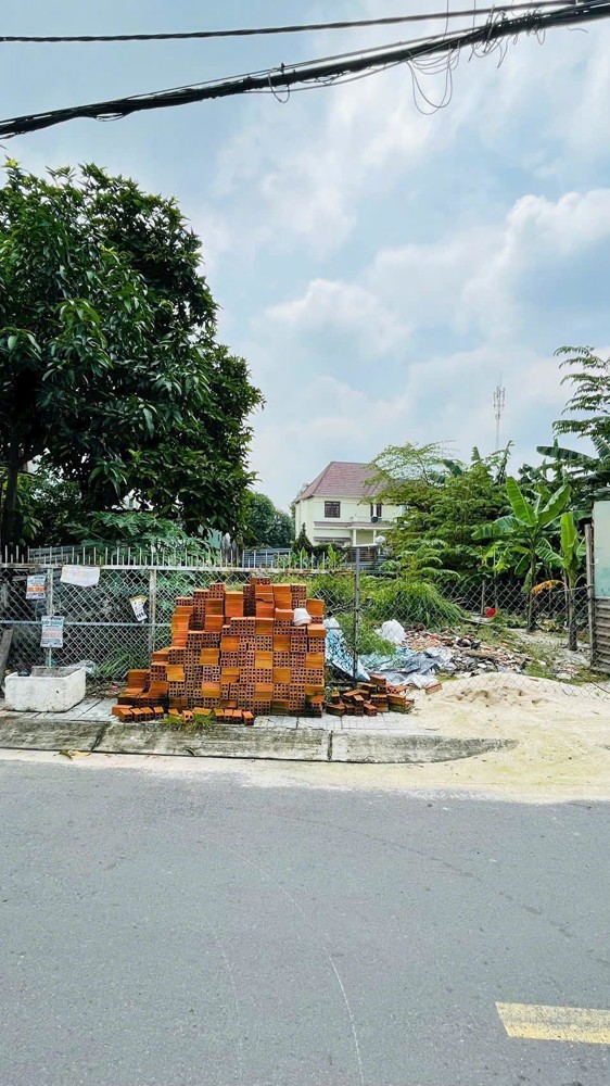 Vị trí đắc địa! Đất thổ cư 200m2 Hóc Môn Lê Thị Hà, sổ hồng, 8.5 tỷ