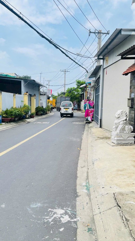 Vị trí đắc địa! Đất thổ cư 200m2 Hóc Môn Lê Thị Hà, sổ hồng, 8.5 tỷ