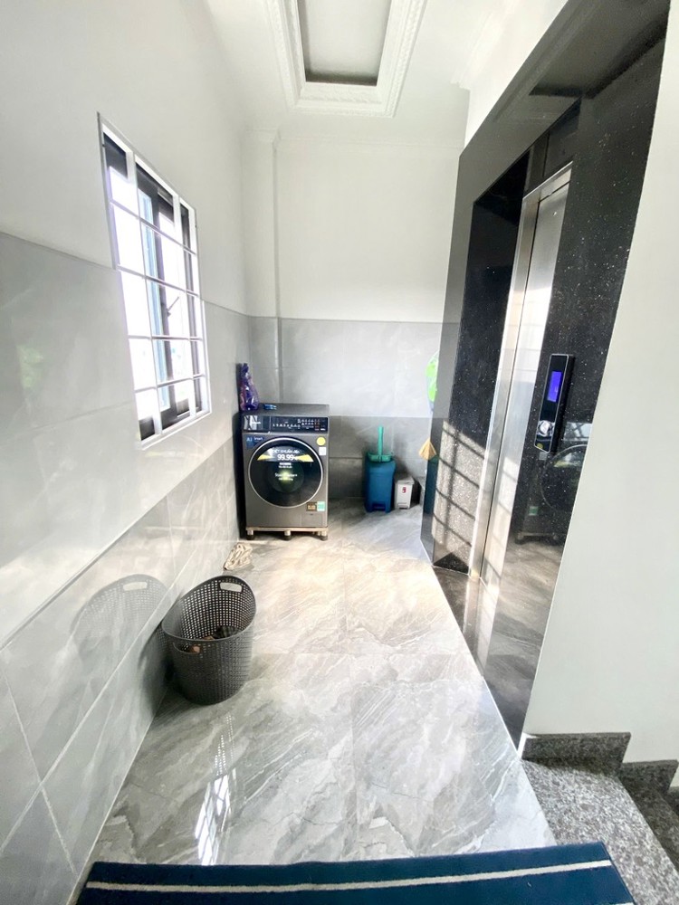 Nhà Măt Tiền Trương Thị Hoa P TTH Q12 4 lầu thang máy
