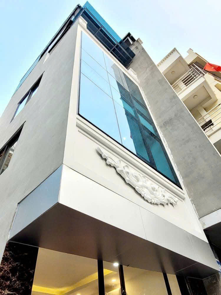 Bán nhà đường Bưởi! Diện tích 25m,6 tầng đầy đủ công năng! Đường trước nhà 20m