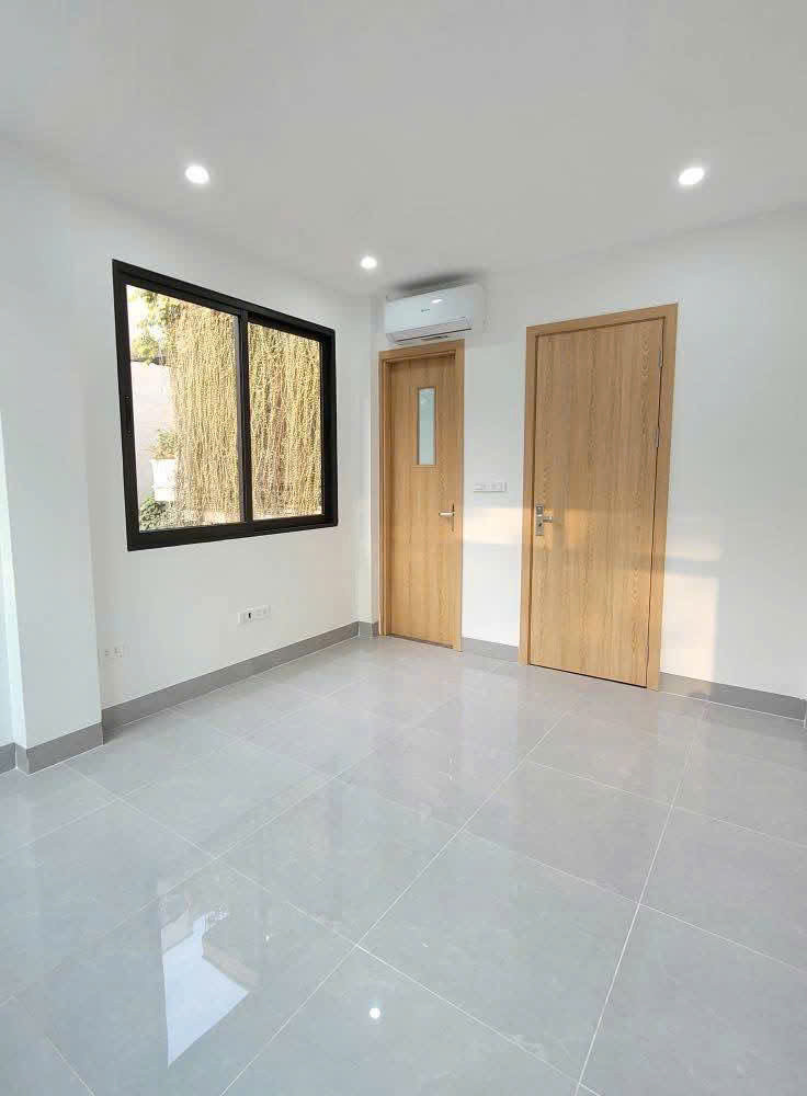 Bán nhà đường Bưởi! Diện tích 25m,6 tầng đầy đủ công năng! Đường trước nhà 20m