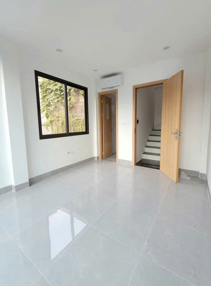 Bán nhà đường Bưởi! Diện tích 25m,6 tầng đầy đủ công năng! Đường trước nhà 20m