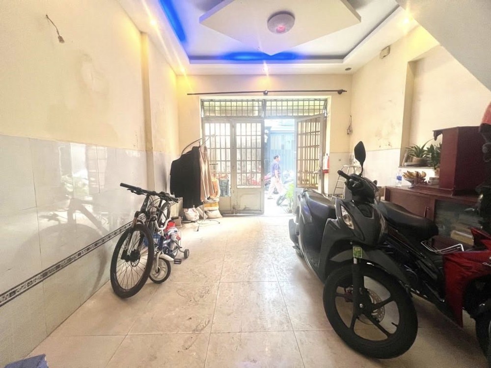 Nhà Ngay Ngã Tư Hàng Xanh – Xô Viết Nghệ Tĩnh Đoạn 2 Chiều, Hẻm Ô Tô